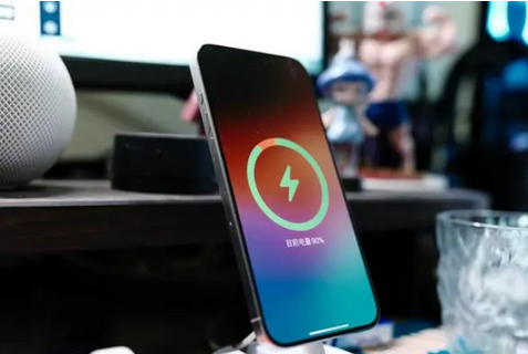 米林苹果15换屏服务分享用什么充电器给iPhone15充电更好 